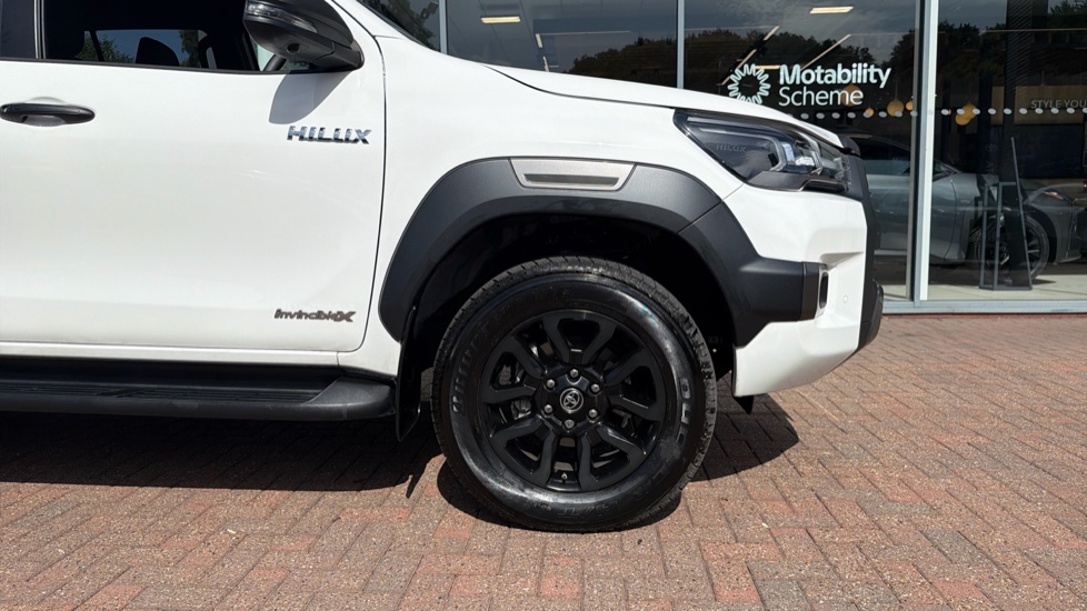 Toyota Hilux Diesel Invincible X D/Cab Pick Up 2.8 D 48V Auto - Image 25