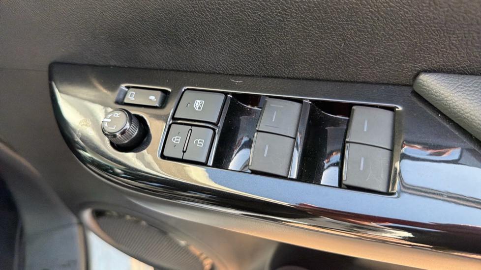 Toyota Hilux Diesel Invincible X D/Cab Pick Up 2.8 D 48V Auto - Image 35