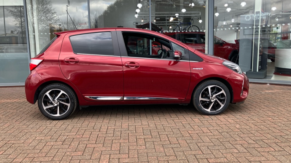 Toyota Yaris 1.5 Hybrid Excel 5dr CVT Hybrid Hatchback - Image 16