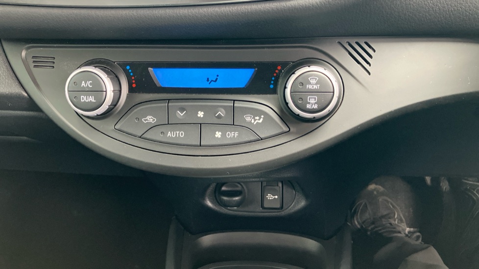 Toyota Yaris 1.5 Hybrid Excel 5dr CVT Hybrid Hatchback - Image 31