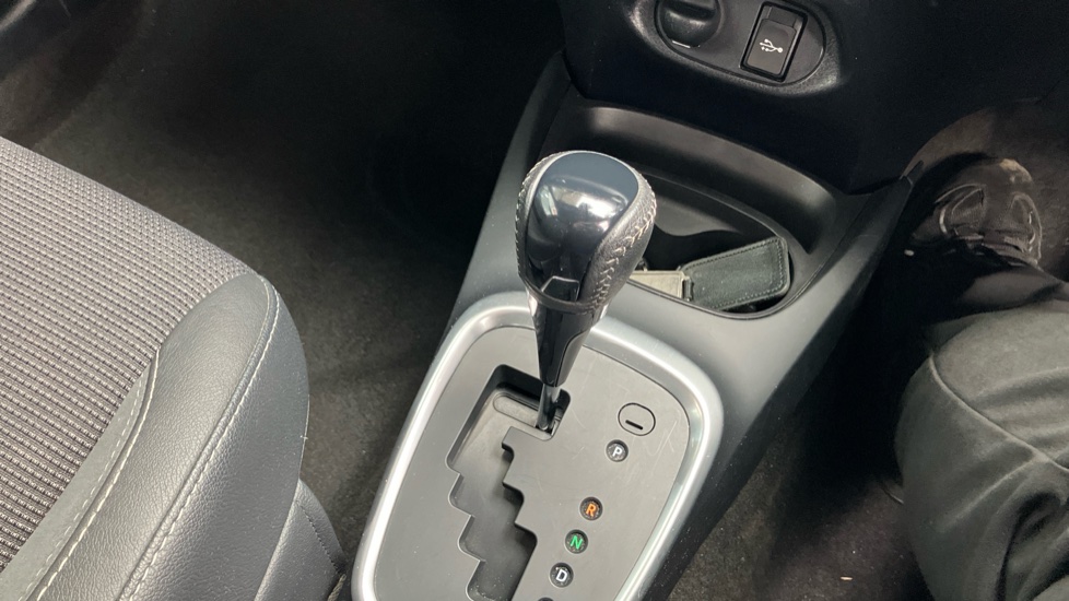 Toyota Yaris 1.5 Hybrid Excel 5dr CVT Hybrid Hatchback - Image 32