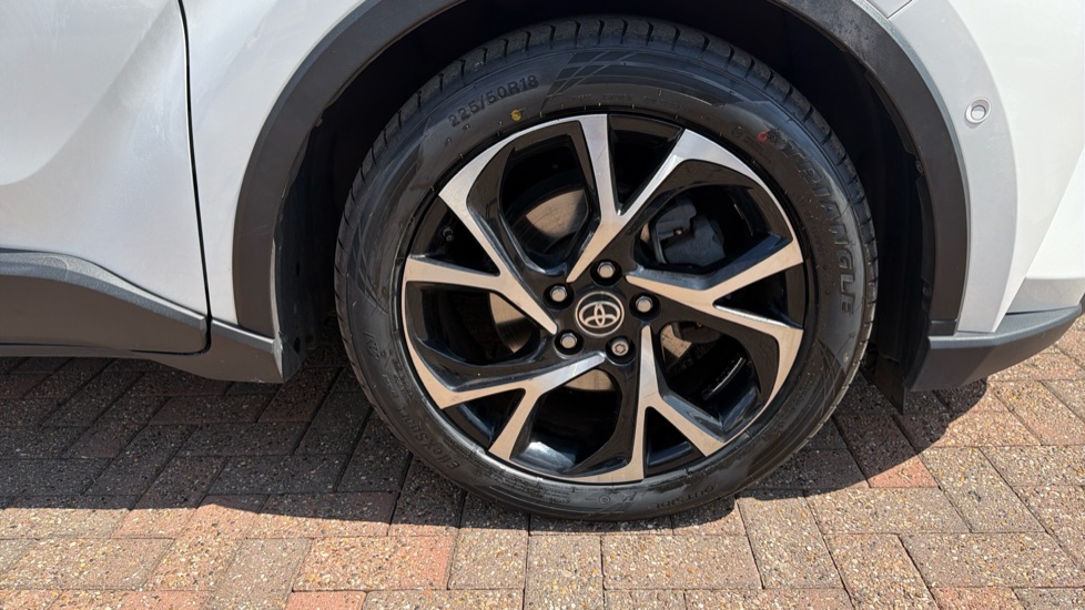 Toyota C-HR 1.8 Hybrid GR Sport 5dr CVT Hybrid Hatchback - Image 40