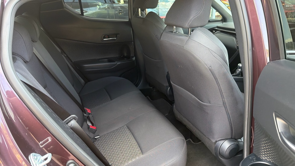Toyota C-HR 1.8 Hybrid Design 5dr CVT Hybrid Hatchback - Image 8