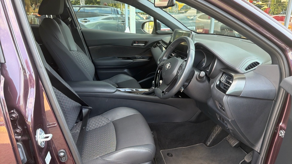 Toyota C-HR 1.8 Hybrid Design 5dr CVT Hybrid Hatchback - Image 12