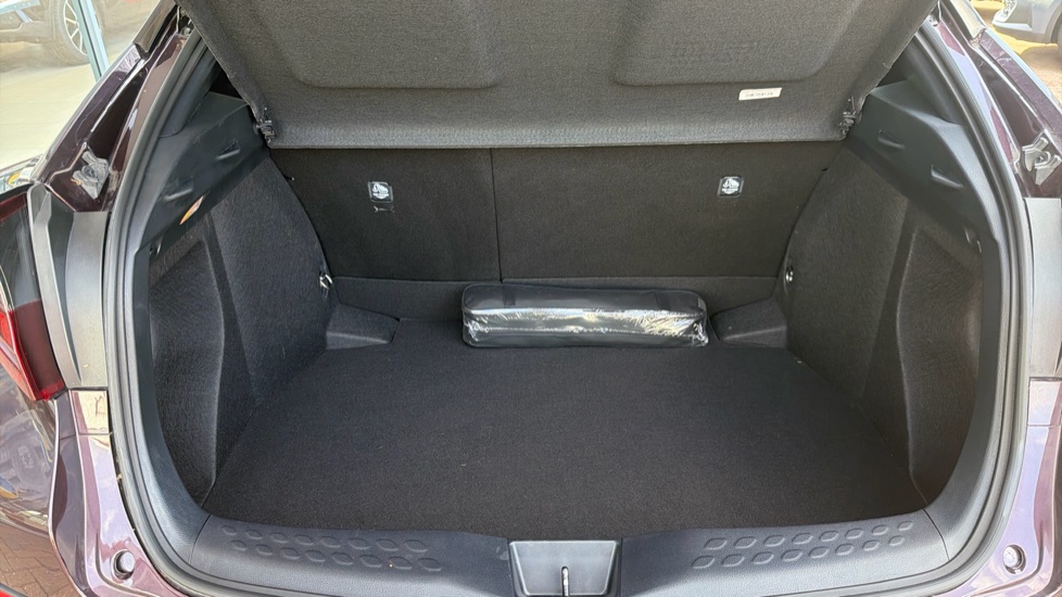 Toyota C-HR 1.8 Hybrid Design 5dr CVT Hybrid Hatchback - Image 13