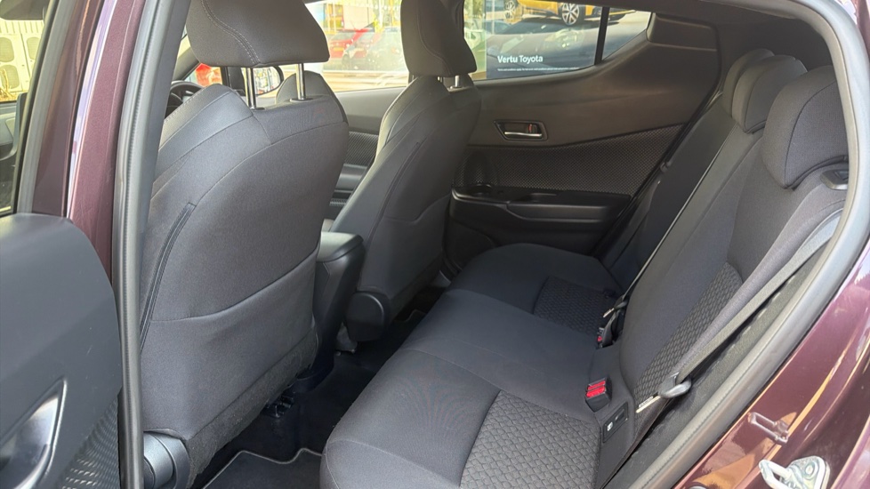 Toyota C-HR 1.8 Hybrid Design 5dr CVT Hybrid Hatchback - Image 15