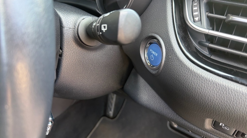 Toyota C-HR 1.8 Hybrid Design 5dr CVT Hybrid Hatchback - Image 16