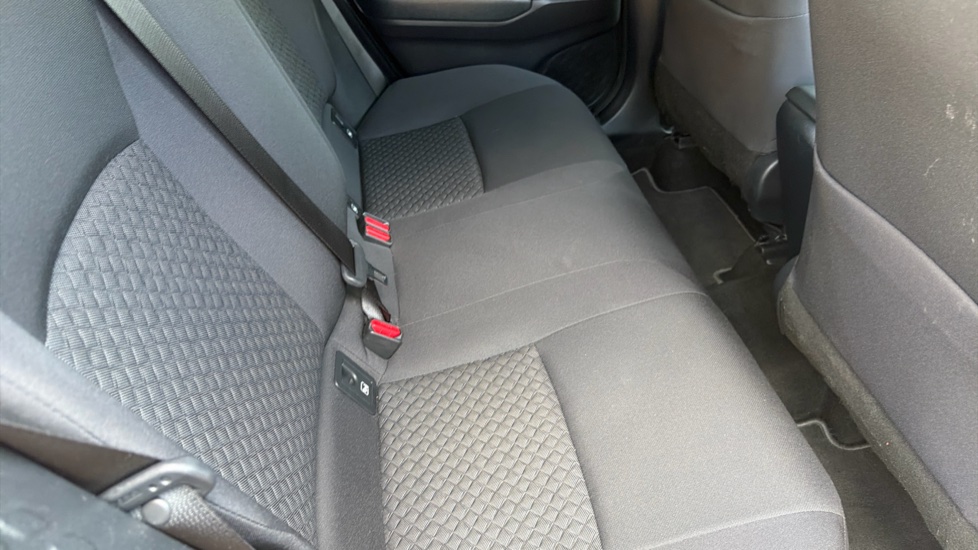 Toyota C-HR 1.8 Hybrid Design 5dr CVT Hybrid Hatchback - Image 17