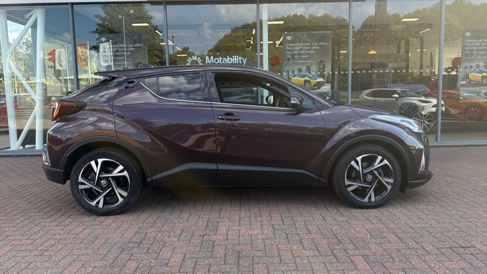 Toyota C-HR 1.8 Hybrid Design 5dr CVT Hybrid Hatchback - Image 23
