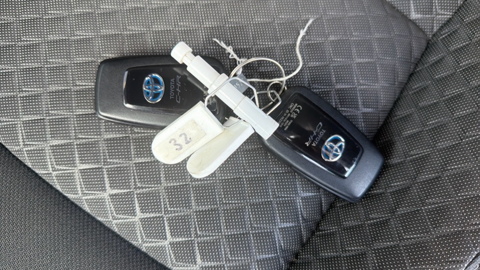Toyota C-HR 1.8 Hybrid Design 5dr CVT Hybrid Hatchback - Image 28