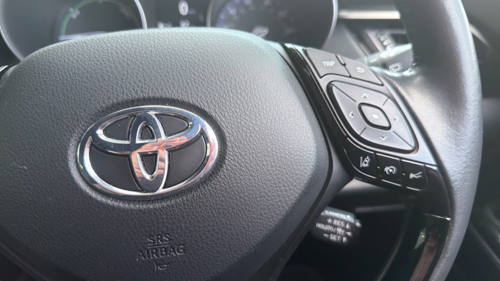 Toyota C-HR 1.8 Hybrid Design 5dr CVT Hybrid Hatchback - Image 37