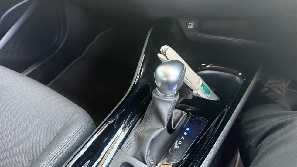 Toyota C-HR 1.8 Hybrid Design 5dr CVT Hybrid Hatchback - Image 39