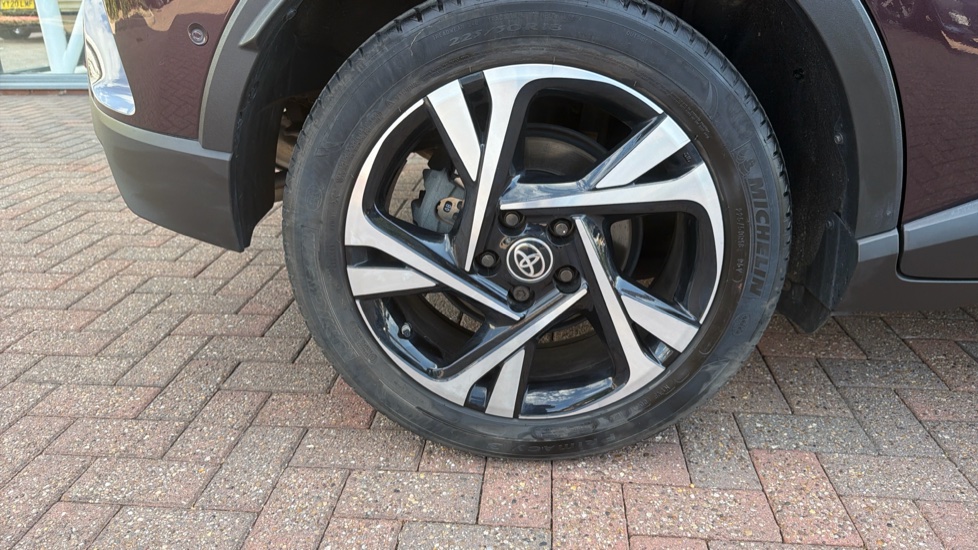 Toyota C-HR 1.8 Hybrid Design 5dr CVT Hybrid Hatchback - Image 41