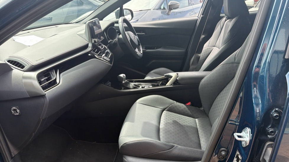 Toyota C-HR 1.8 Hybrid Design 5dr CVT Hybrid Hatchback - Image 5