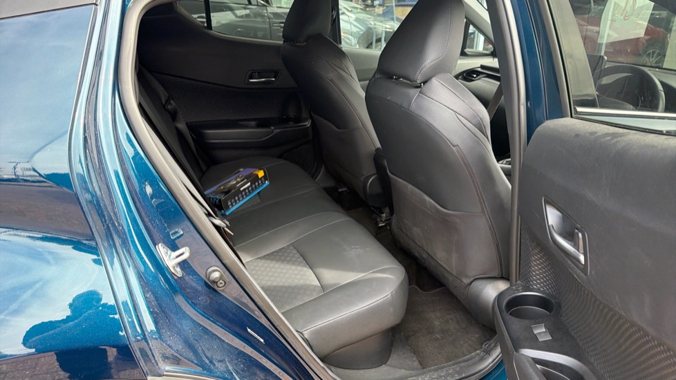 Toyota C-HR 1.8 Hybrid Design 5dr CVT Hybrid Hatchback - Image 8