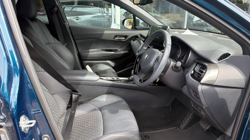 Toyota C-HR 1.8 Hybrid Design 5dr CVT Hybrid Hatchback - Image 12
