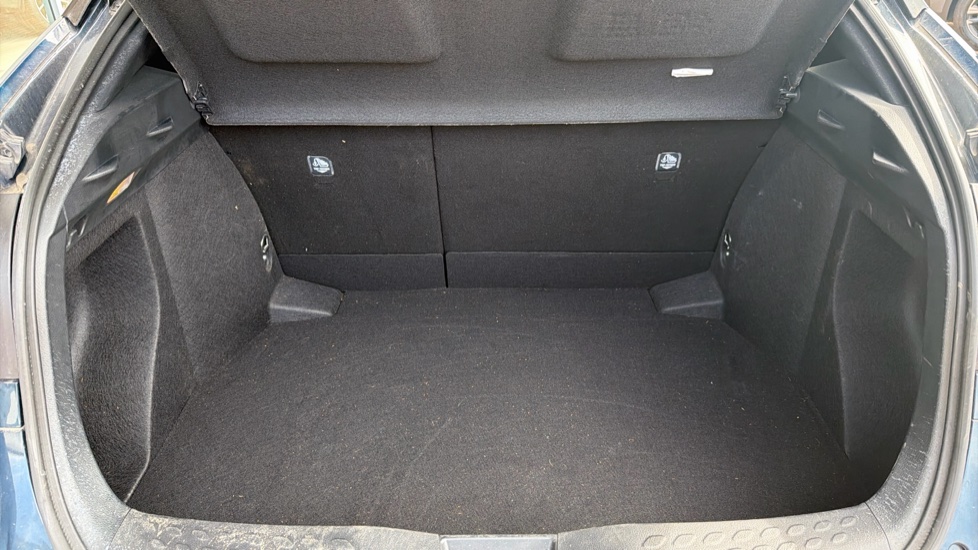 Toyota C-HR 1.8 Hybrid Design 5dr CVT Hybrid Hatchback - Image 13