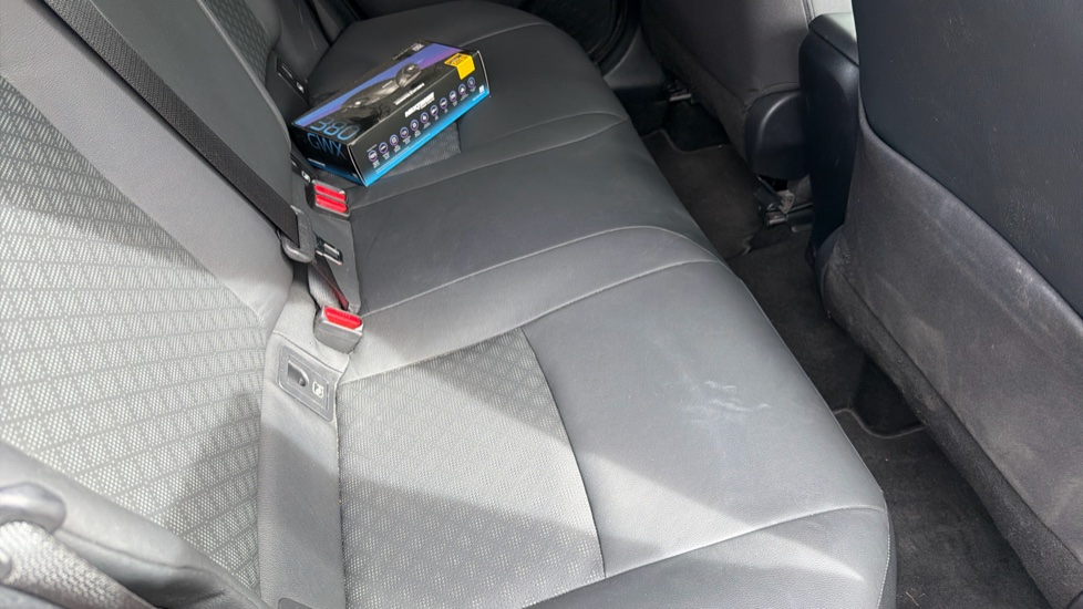 Toyota C-HR 1.8 Hybrid Design 5dr CVT Hybrid Hatchback - Image 17
