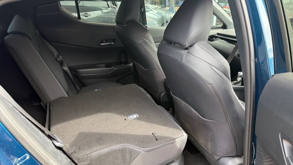 Toyota C-HR 1.8 Hybrid Design 5dr CVT Hybrid Hatchback - Image 18