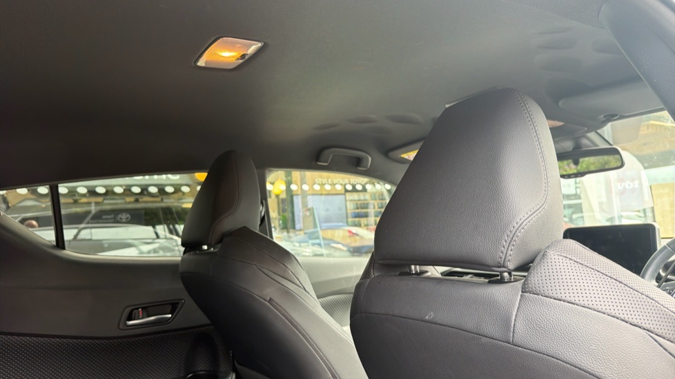 Toyota C-HR 1.8 Hybrid Design 5dr CVT Hybrid Hatchback - Image 19