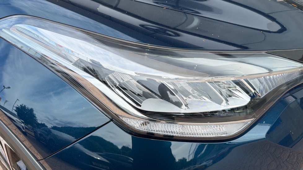 Toyota C-HR 1.8 Hybrid Design 5dr CVT Hybrid Hatchback - Image 20