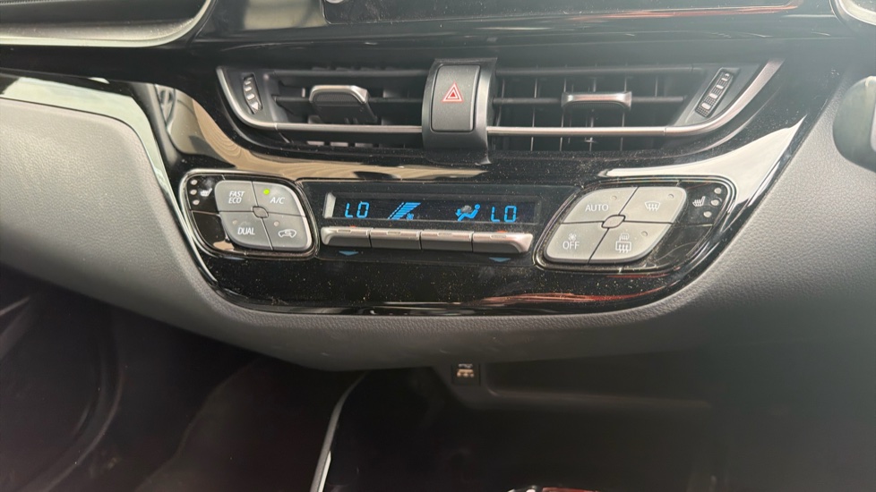 Toyota C-HR 1.8 Hybrid Design 5dr CVT Hybrid Hatchback - Image 40