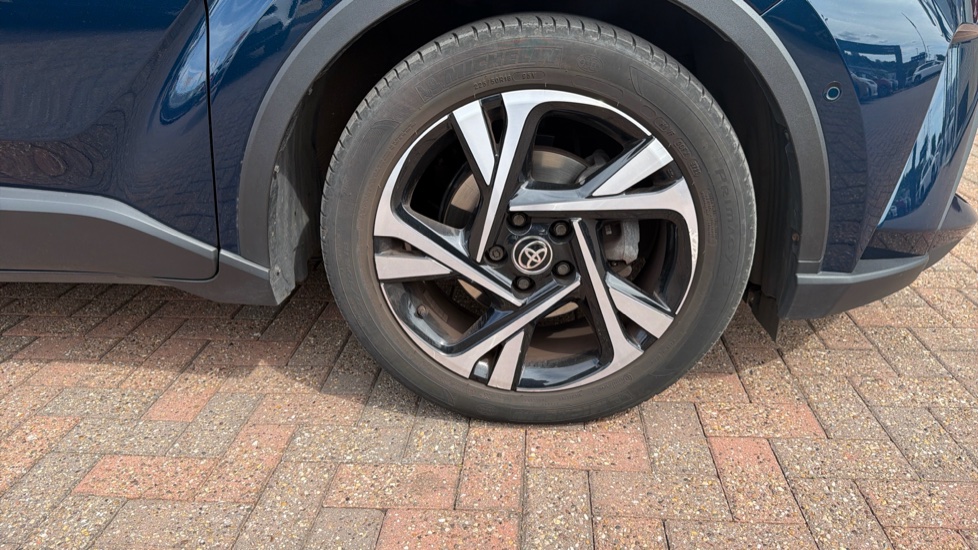 Toyota C-HR 1.8 Hybrid Design 5dr CVT Hybrid Hatchback - Image 42