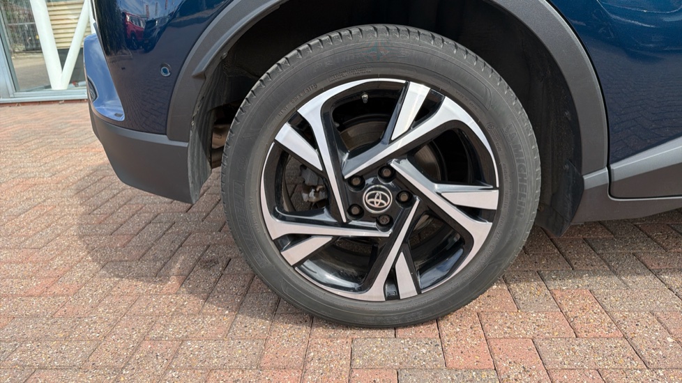 Toyota C-HR 1.8 Hybrid Design 5dr CVT Hybrid Hatchback - Image 43