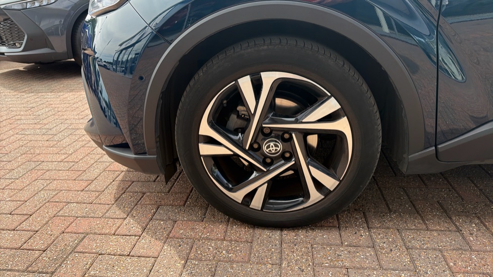 Toyota C-HR 1.8 Hybrid Design 5dr CVT Hybrid Hatchback - Image 44