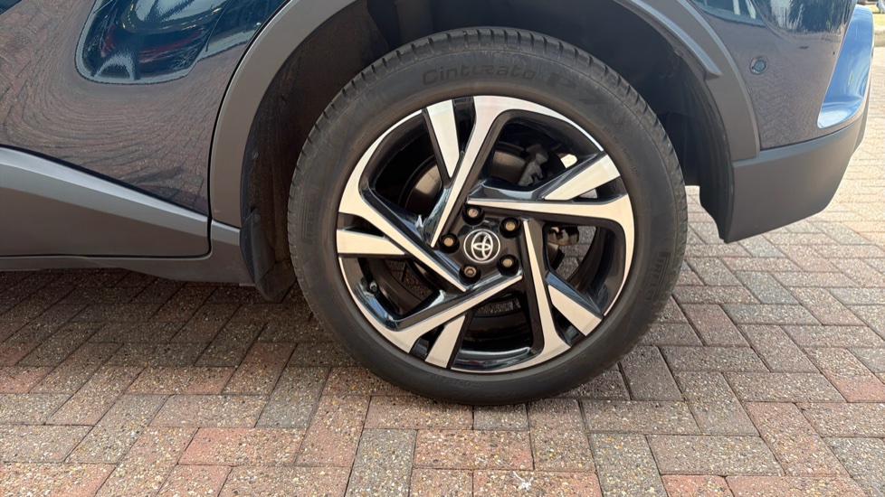 Toyota C-HR 1.8 Hybrid Design 5dr CVT Hybrid Hatchback - Image 45