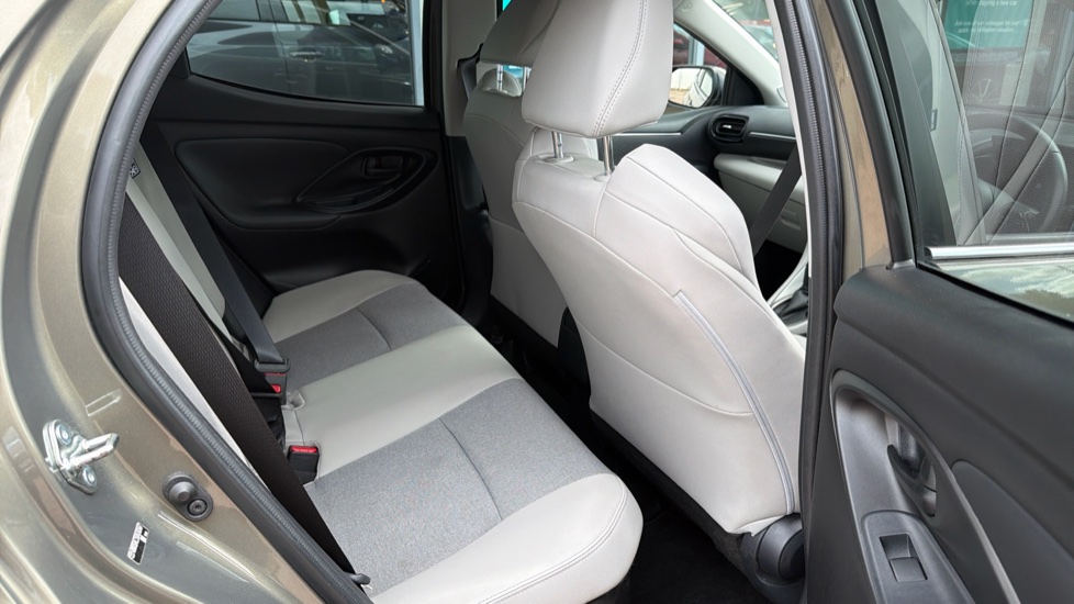 Toyota Yaris 1.5 Hybrid Excel 5dr CVT Hybrid Hatchback - Image 8