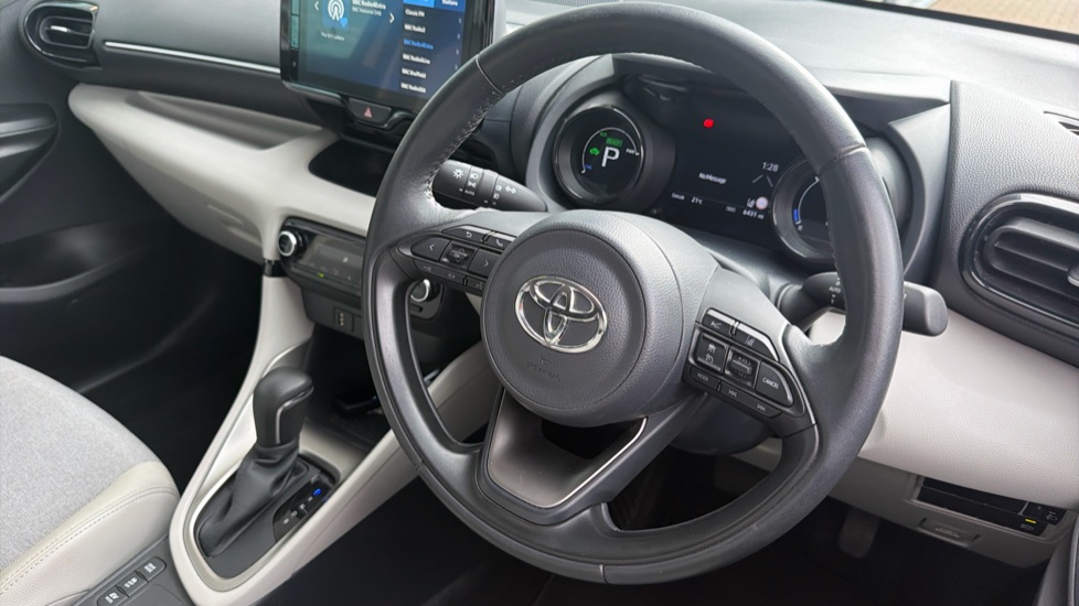 Toyota Yaris 1.5 Hybrid Excel 5dr CVT Hybrid Hatchback - Image 10