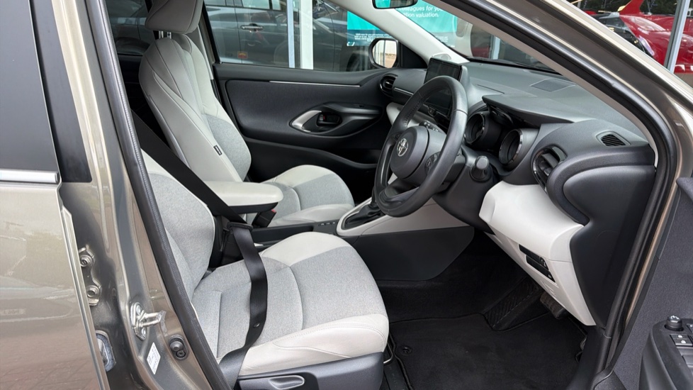 Toyota Yaris 1.5 Hybrid Excel 5dr CVT Hybrid Hatchback - Image 12