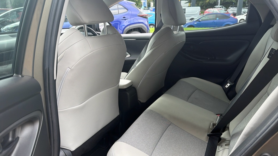 Toyota Yaris 1.5 Hybrid Excel 5dr CVT Hybrid Hatchback - Image 15