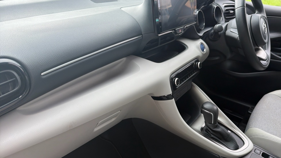 Toyota Yaris 1.5 Hybrid Excel 5dr CVT Hybrid Hatchback - Image 16