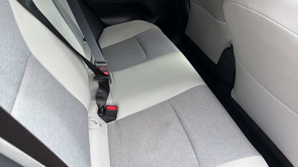Toyota Yaris 1.5 Hybrid Excel 5dr CVT Hybrid Hatchback - Image 17