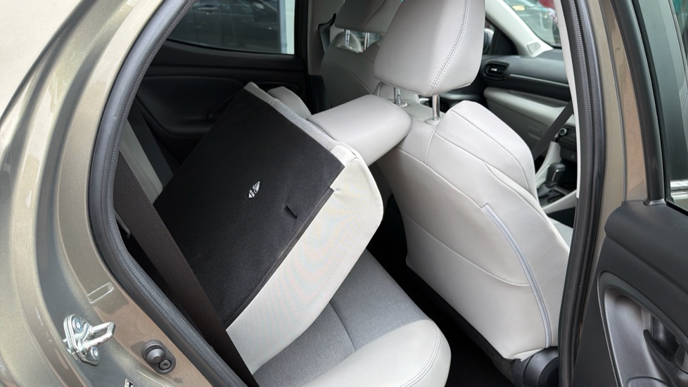 Toyota Yaris 1.5 Hybrid Excel 5dr CVT Hybrid Hatchback - Image 18