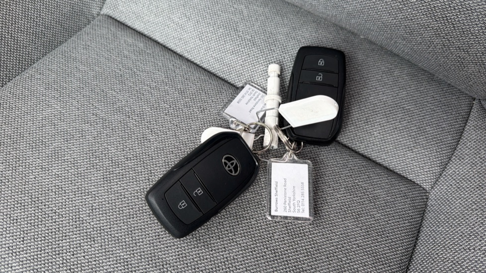 Toyota Yaris 1.5 Hybrid Excel 5dr CVT Hybrid Hatchback - Image 28