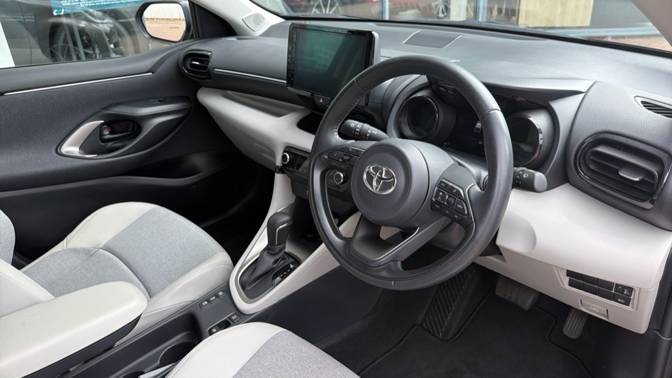 Toyota Yaris 1.5 Hybrid Excel 5dr CVT Hybrid Hatchback - Image 34