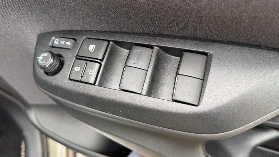 Toyota Yaris 1.5 Hybrid Excel 5dr CVT Hybrid Hatchback - Image 35