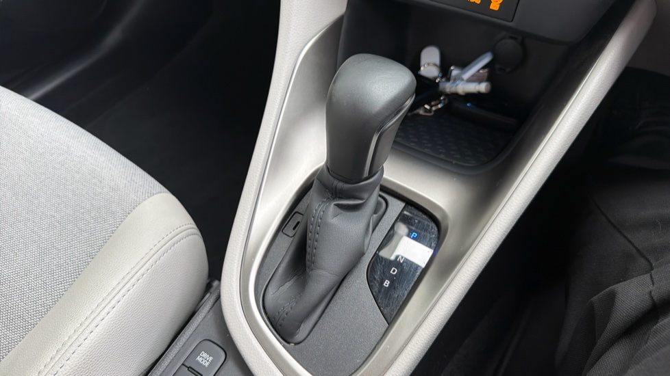 Toyota Yaris 1.5 Hybrid Excel 5dr CVT Hybrid Hatchback - Image 39