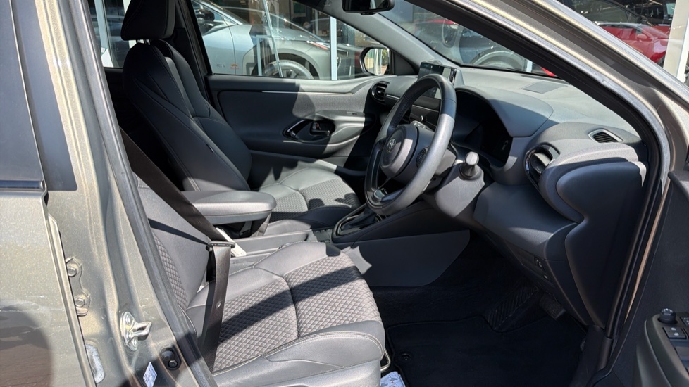 Toyota Yaris 1.5 Hybrid Excel 5dr CVT Hybrid Hatchback - Image 12