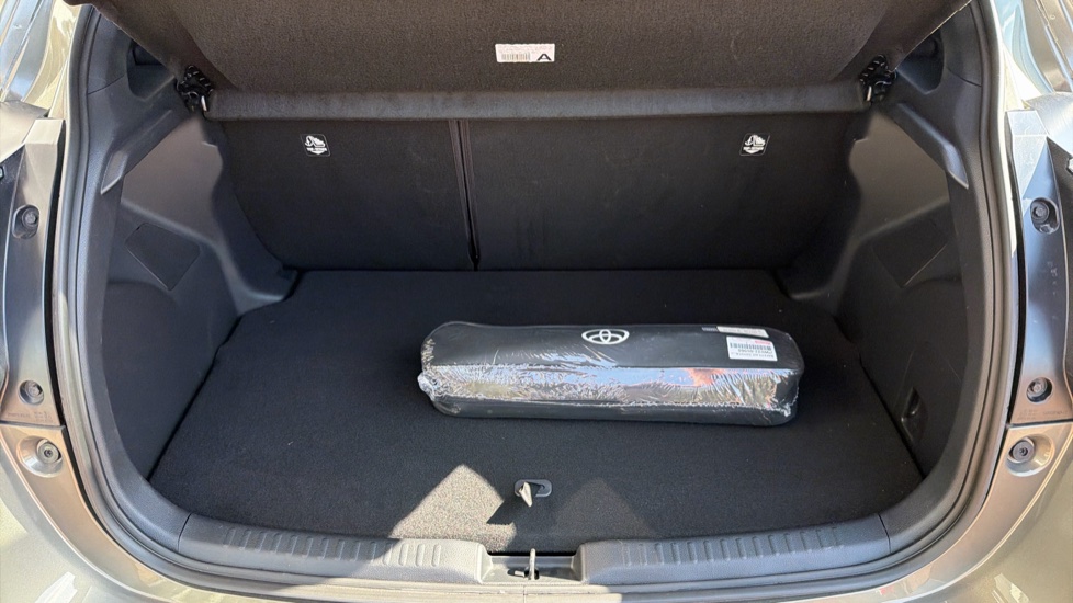 Toyota Yaris 1.5 Hybrid Excel 5dr CVT Hybrid Hatchback - Image 13