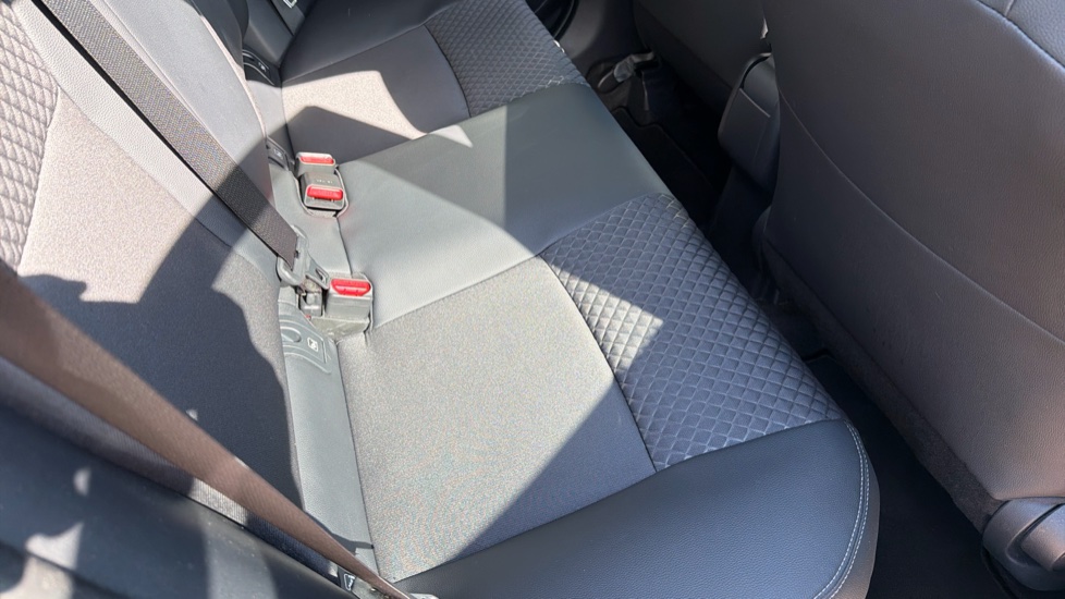 Toyota Yaris 1.5 Hybrid Excel 5dr CVT Hybrid Hatchback - Image 17