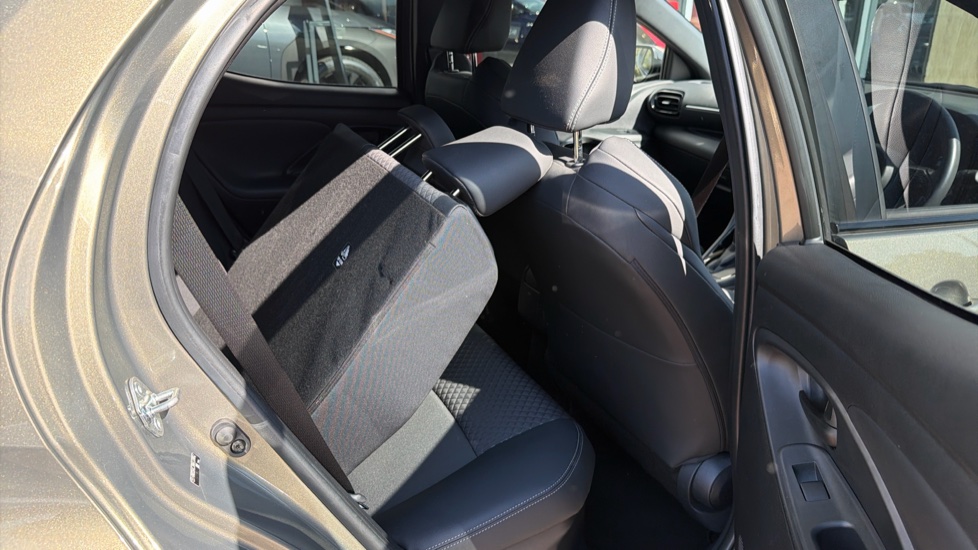 Toyota Yaris 1.5 Hybrid Excel 5dr CVT Hybrid Hatchback - Image 18
