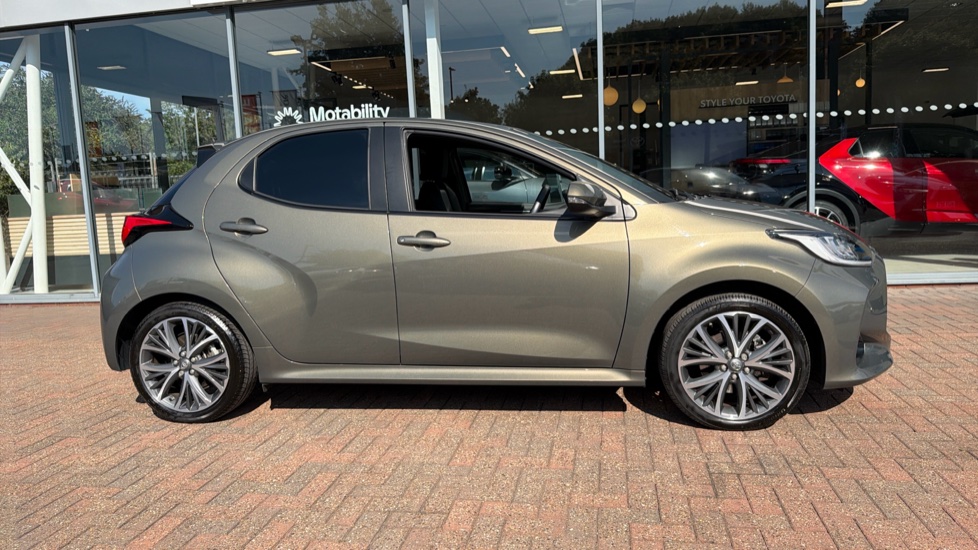 Toyota Yaris 1.5 Hybrid Excel 5dr CVT Hybrid Hatchback - Image 23