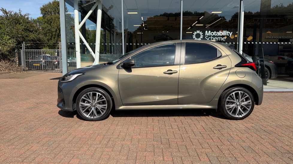 Toyota Yaris 1.5 Hybrid Excel 5dr CVT Hybrid Hatchback - Image 24