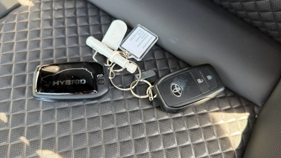 Toyota Yaris 1.5 Hybrid Excel 5dr CVT Hybrid Hatchback - Image 28