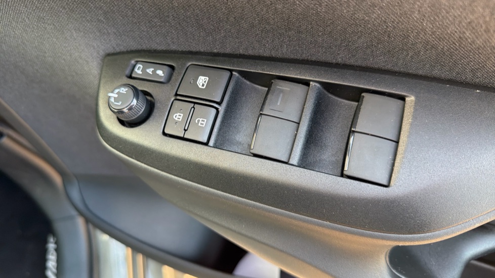 Toyota Yaris 1.5 Hybrid Excel 5dr CVT Hybrid Hatchback - Image 35