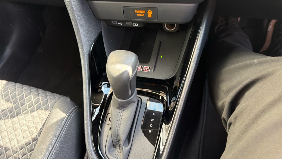 Toyota Yaris 1.5 Hybrid Excel 5dr CVT Hybrid Hatchback - Image 39